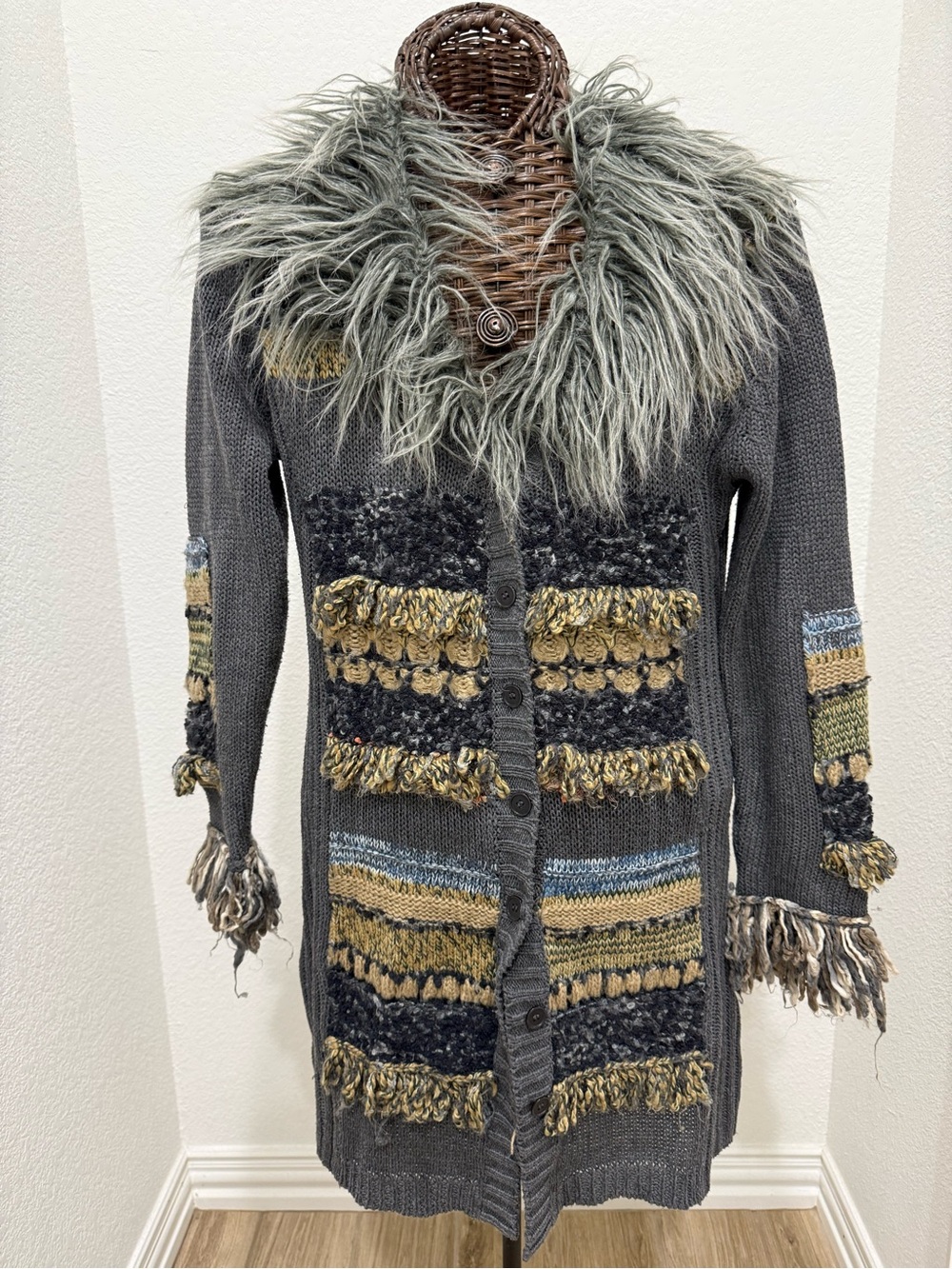 Vintage Y2K Emma G Faux Fur Collar Knit Cardigan Coat Heart Detail | Grey XL